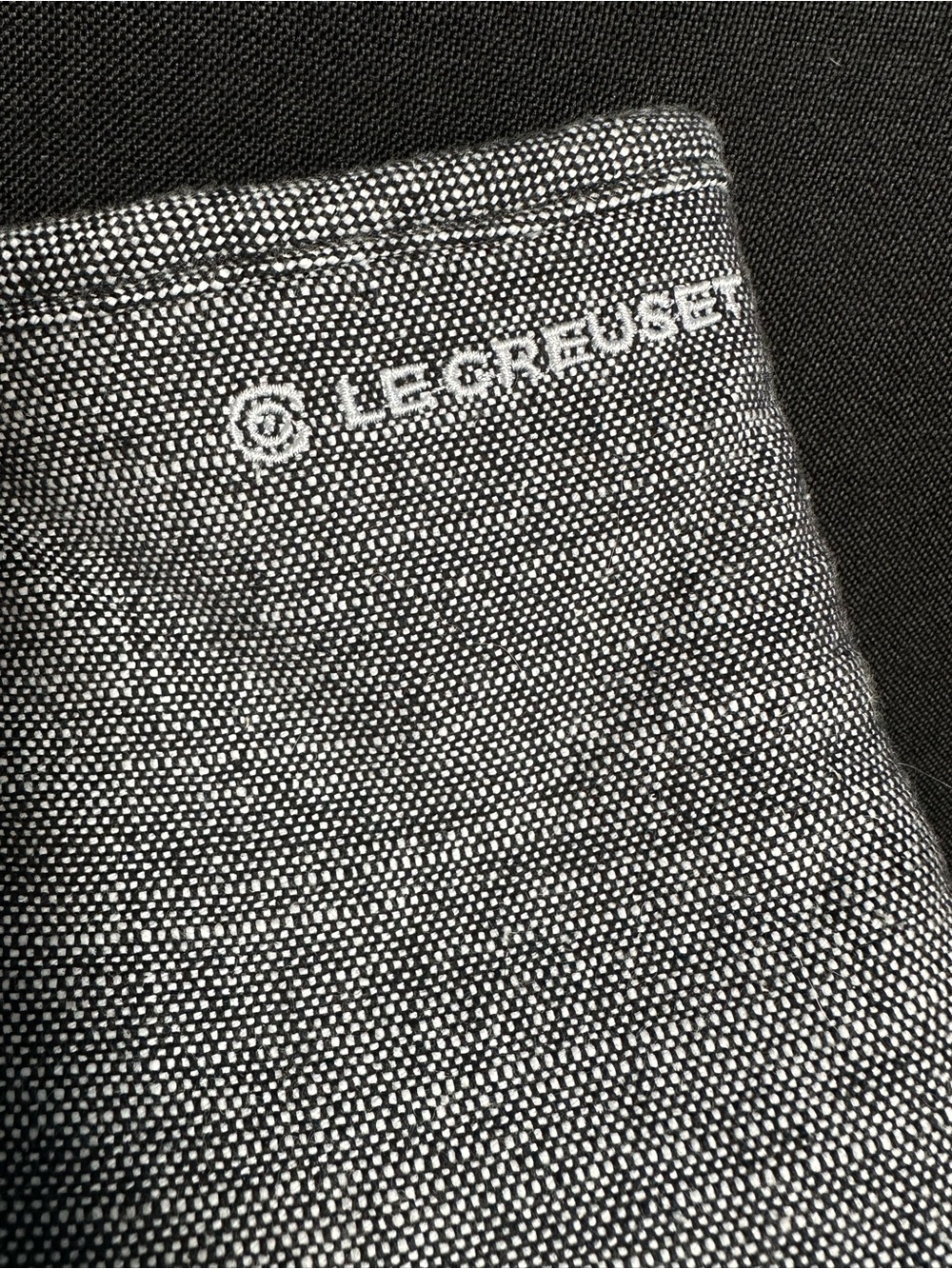 Le Creuset Black & White Textured Kitchen Mitt